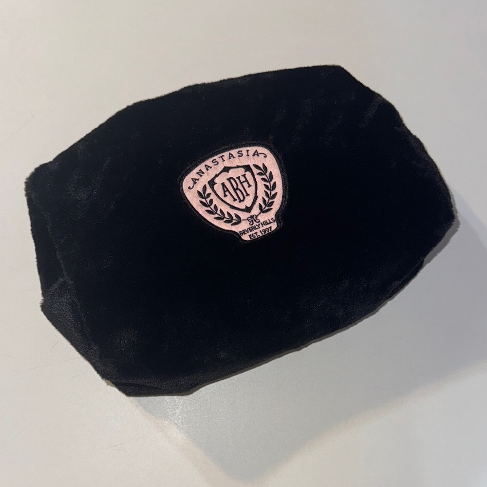 Anastasia Beverly Hills Black Velvet Cosmetic Pouch‎